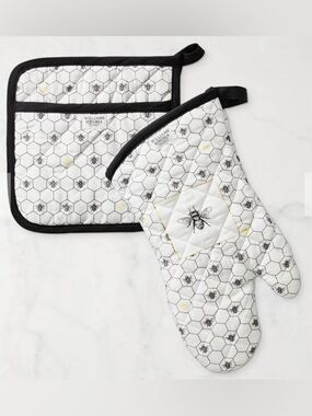 Williams Sonoma Honeycomb Oven Mitt & Potholder Set